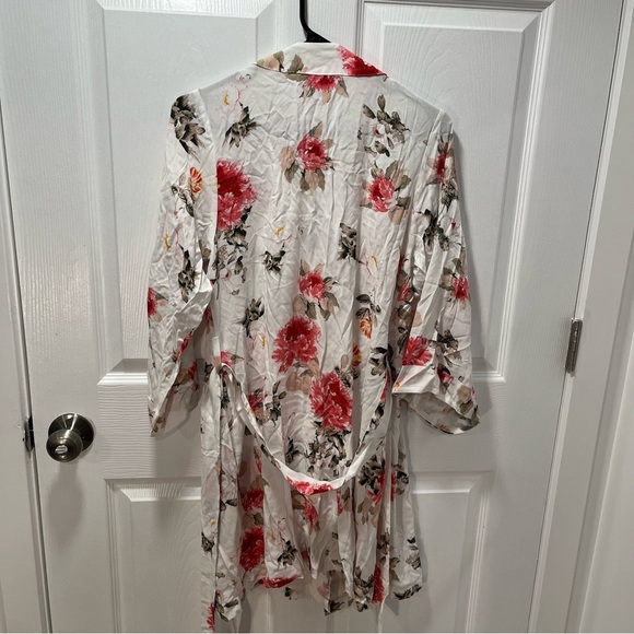NWT Yumi Kim Dream Lover Robe Bridesmaid Bridal Kimono Style Floral White XS - Picture 3 of 8